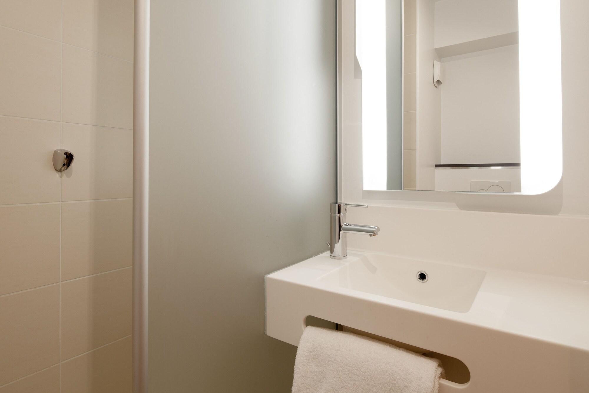 B&B Hotel Cergy Saint Christophe ภายนอก รูปภาพ